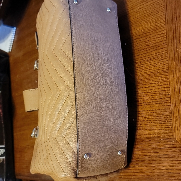 Guess Purse - Picture 7 of 7